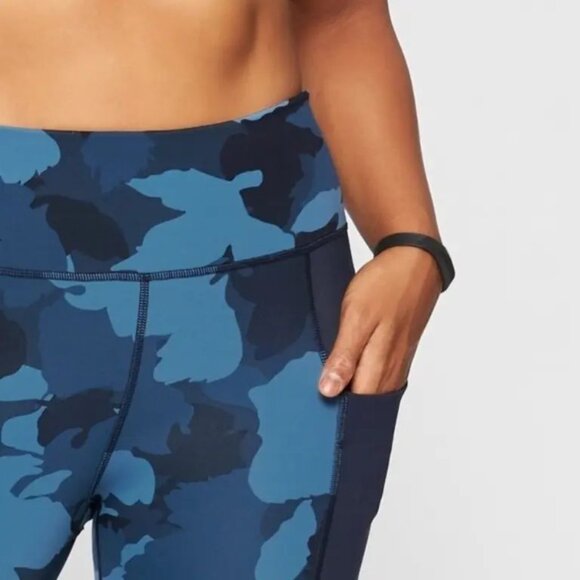Flash Sale 🚩🛑⏳ Athleta All Blue Camouflage Size XS Tonal Blue Zip Pocket - Picture 3 of 11